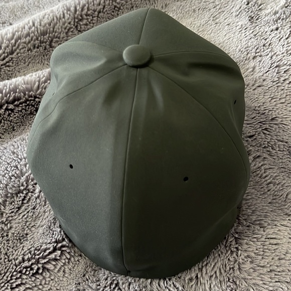 LUCID MOTORS GRAY STRETCH FITTED HAT - Picture 6 of 9